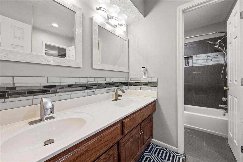 4800 NE 60th Terrace — photo 34