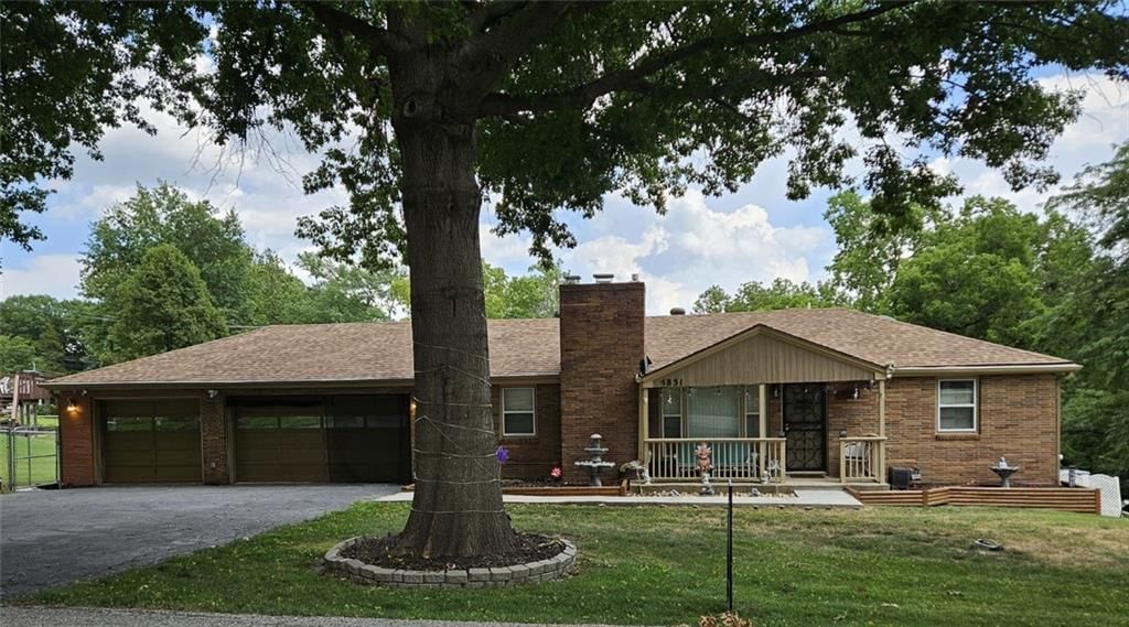 5831 N Ava Avenue — photo 1