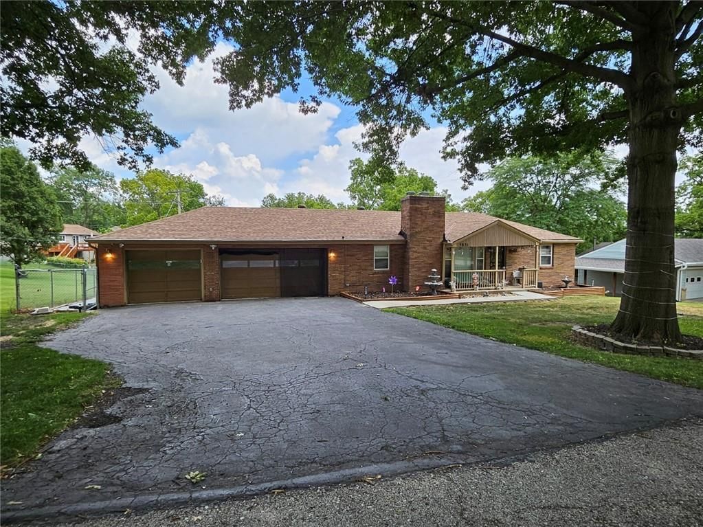 5831 N Ava Avenue — photo 3