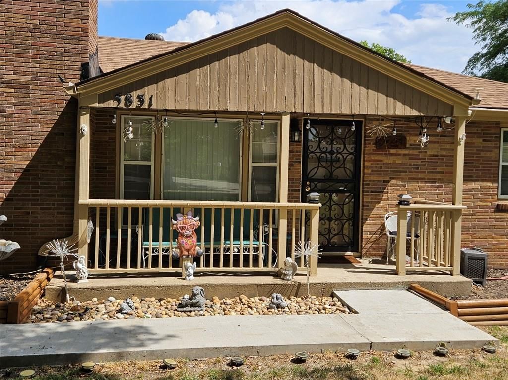 5831 N Ava Avenue — photo 4