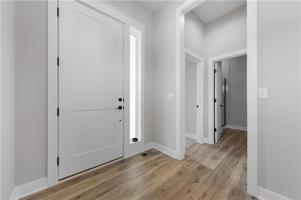 1148 SW Whitby Drive — photo 3