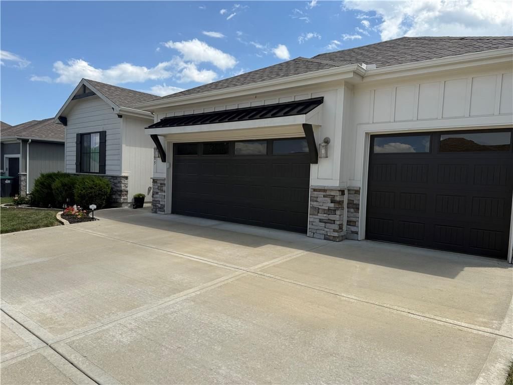 1305 NW Crestwood Drive — photo 3