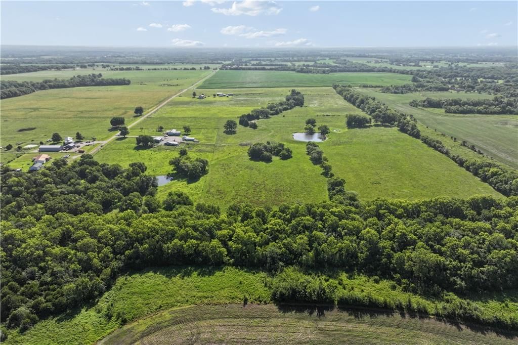 W 375th Street, Osawatomie, KS: listing photo 3