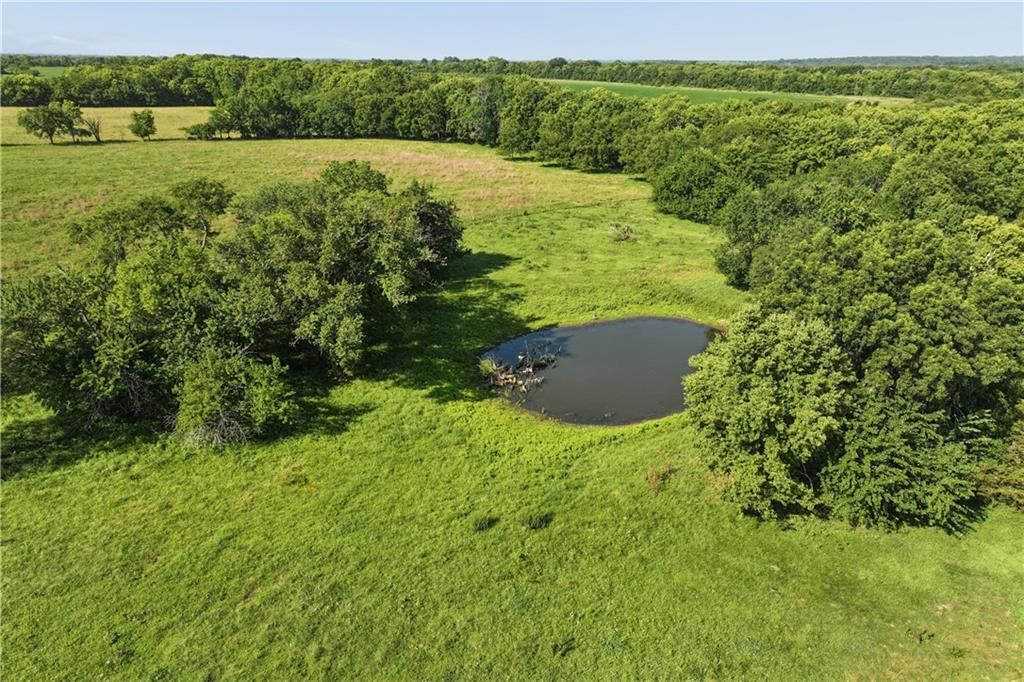 Photo 4 of 12 - W 375th Street, Osawatomie, KS 66064
