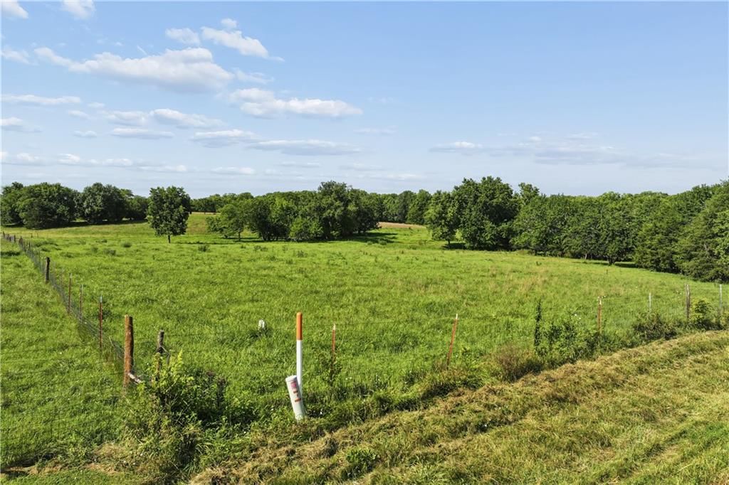 Photo 8 of 12 - W 375th Street, Osawatomie, KS 66064