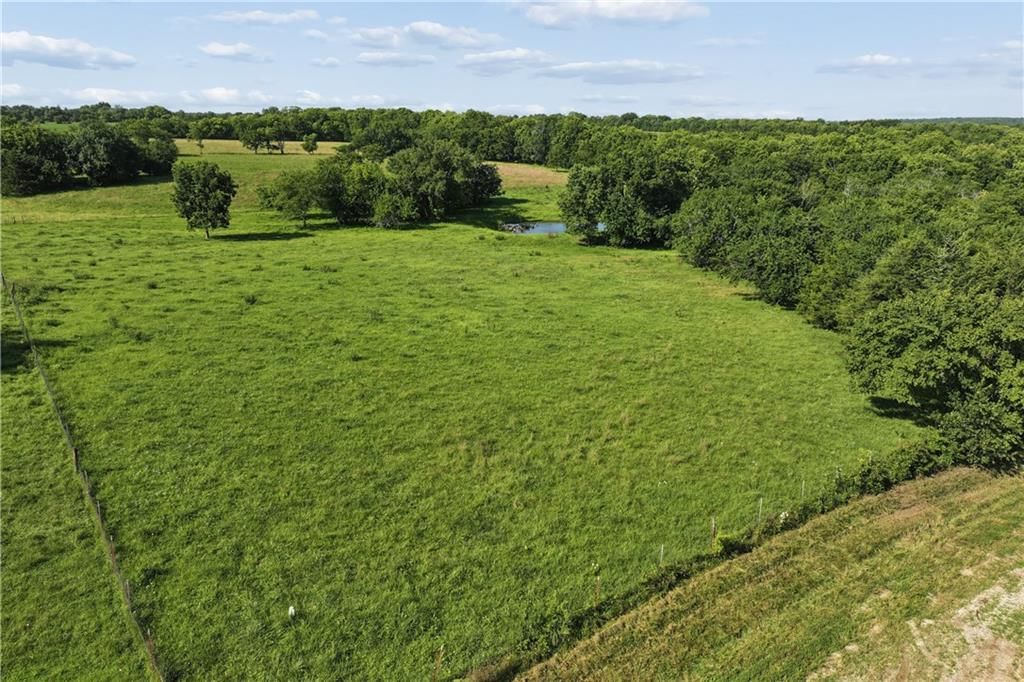 Photo 9 of 12 - W 375th Street, Osawatomie, KS 66064