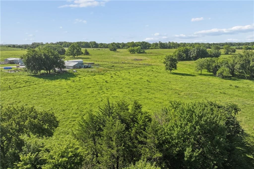 Photo 11 of 12 - W 375th Street, Osawatomie, KS 66064