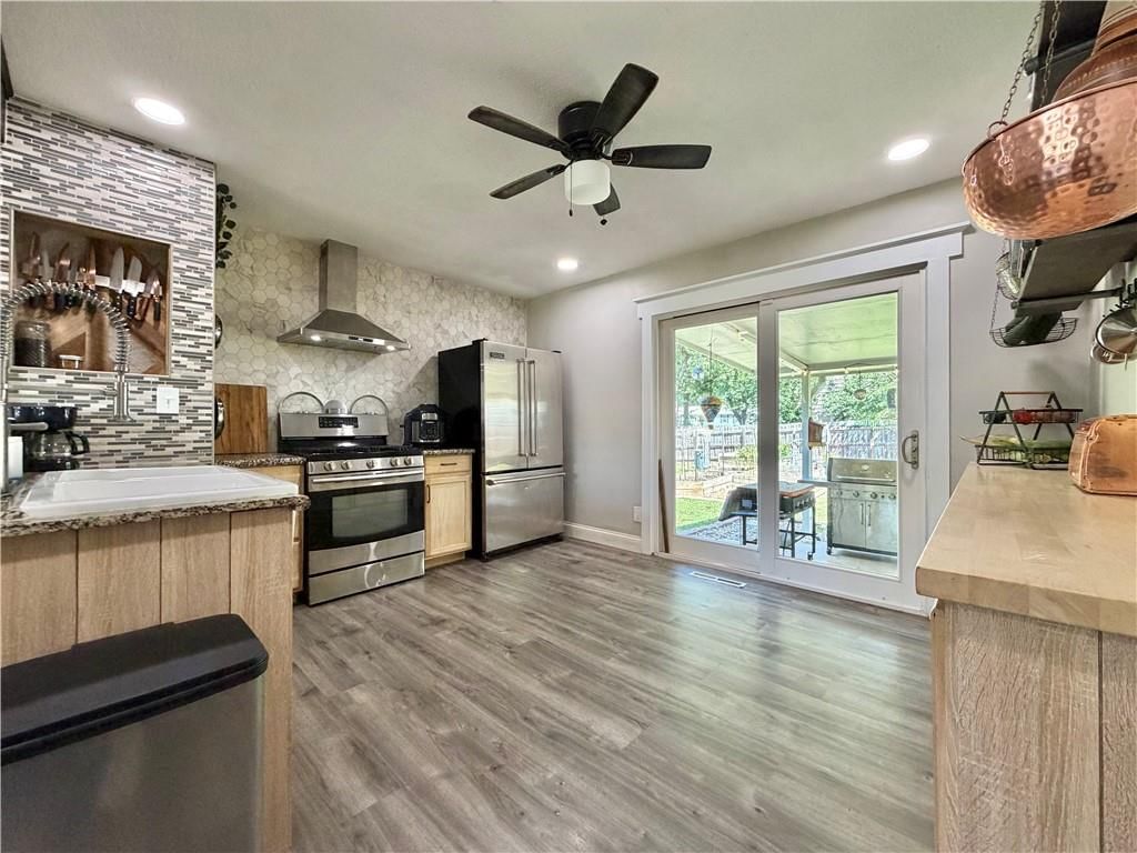 7408 Elm Street — photo 9