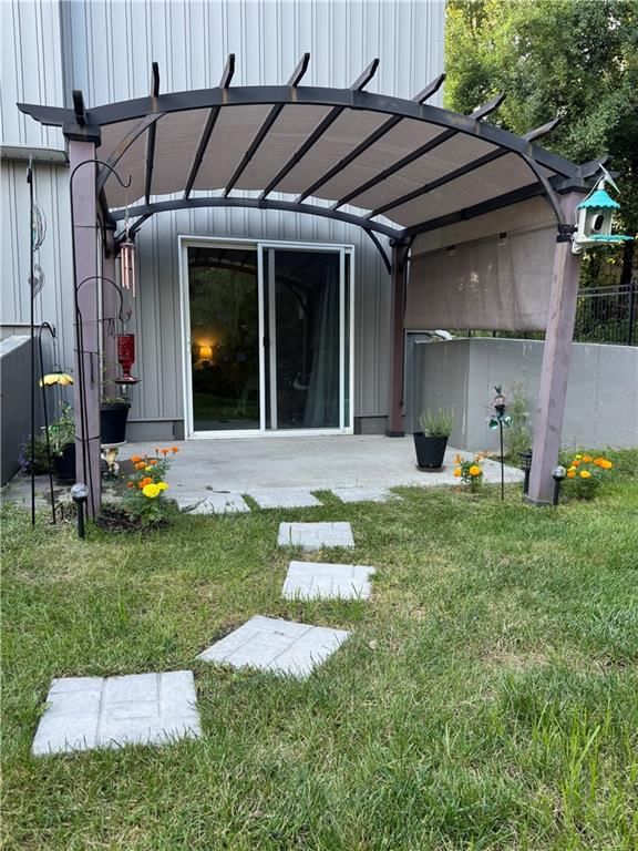 2412 NW Peekaboo Court — photo 2