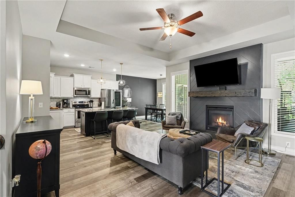 2412 NW Peekaboo Court — photo 4