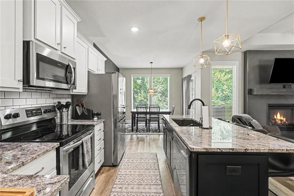 2412 NW Peekaboo Court — photo 8