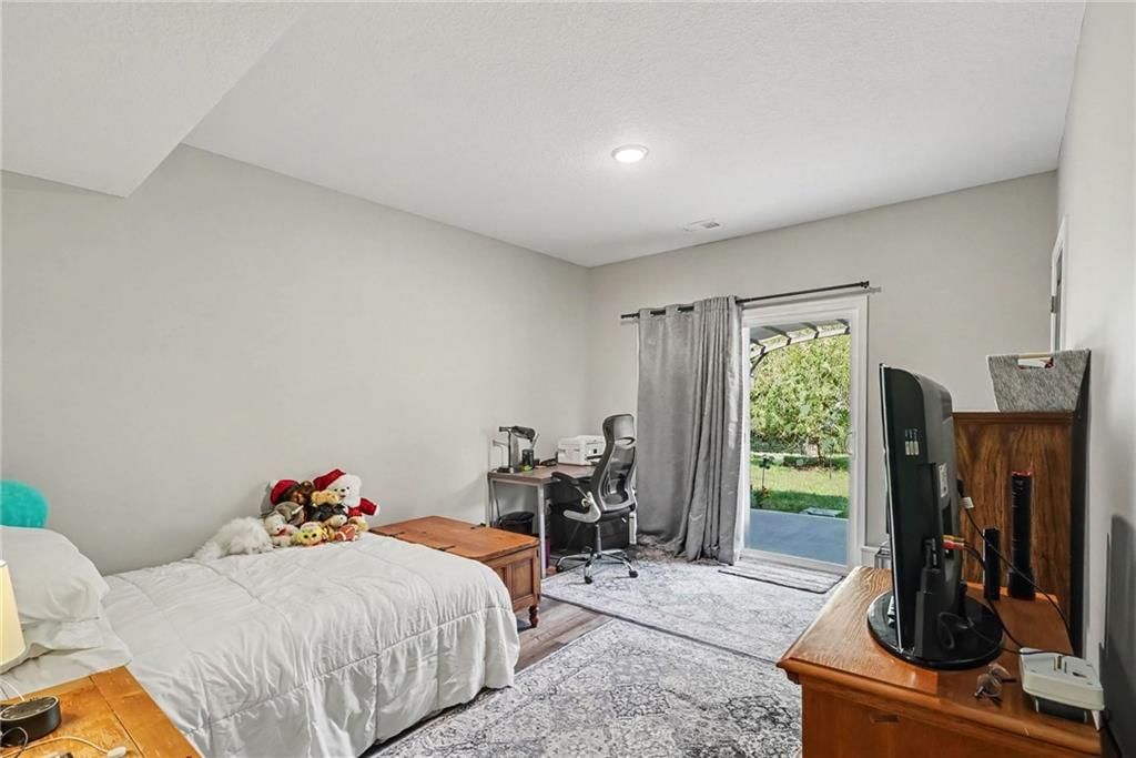 2412 NW Peekaboo Court — photo 14