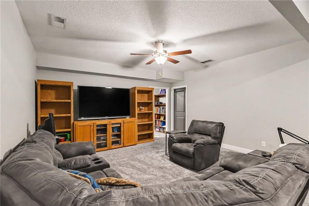 2412 NW Peekaboo Court — photo 18