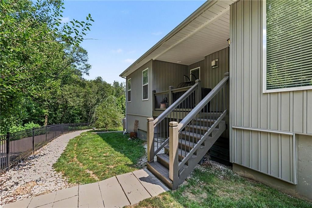 2412 NW Peekaboo Court — photo 26