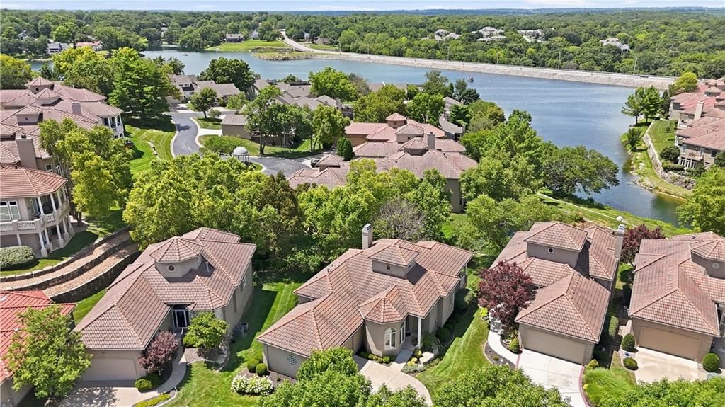 4504 NE Dick Howser Drive — photo 3