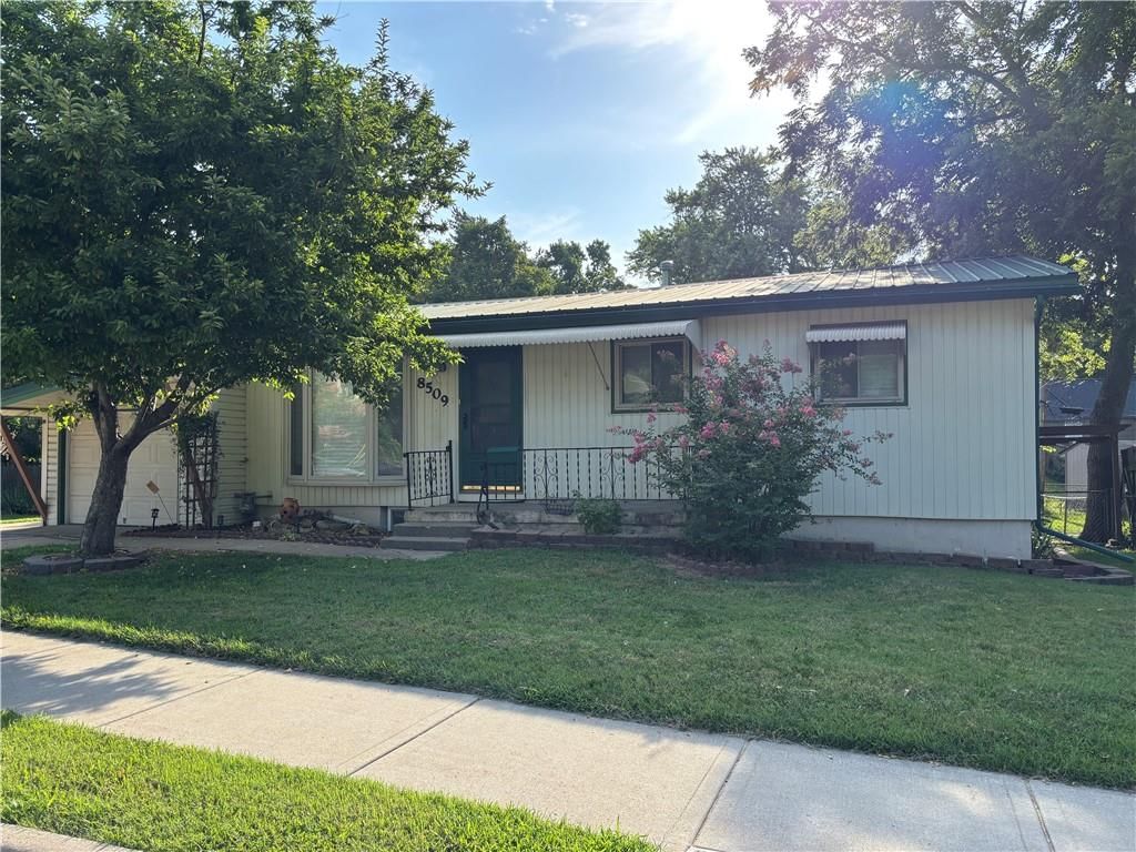 8509 Wornall Road — photo 1