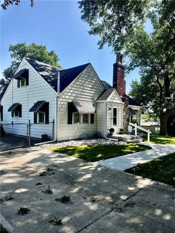 9314 E 36th Terrace — photo 2