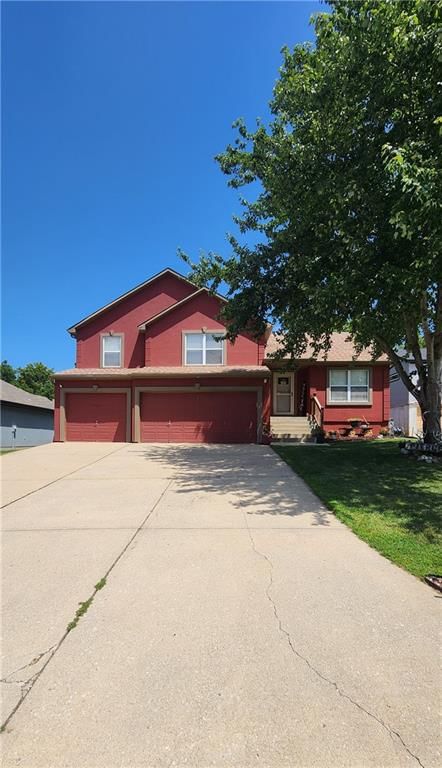 19504 Woodsbury Street — photo 2