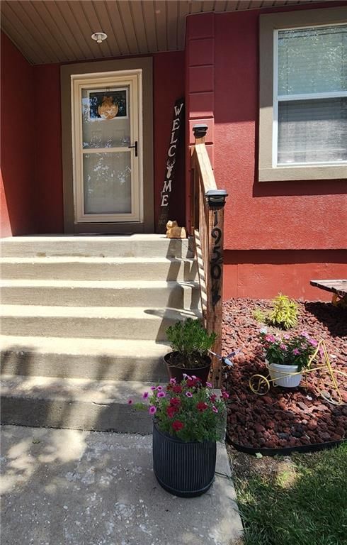 19504 Woodsbury Street — photo 4