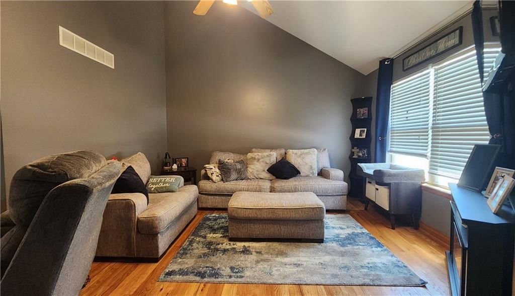 19504 Woodsbury Street — photo 6
