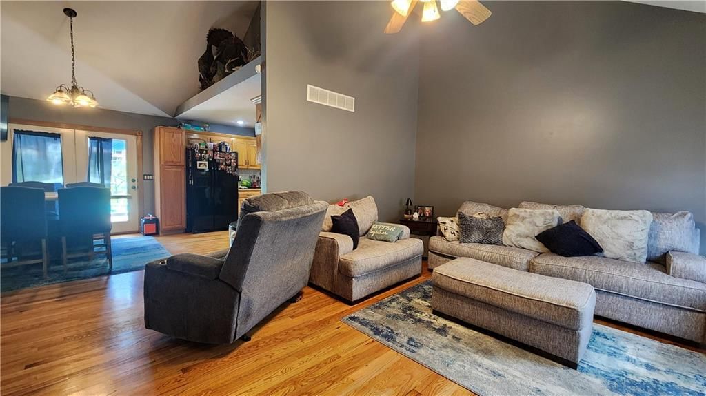 19504 Woodsbury Street — photo 7
