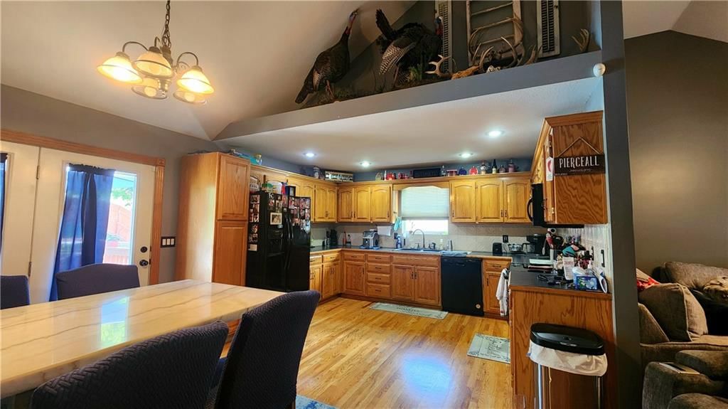 19504 Woodsbury Street — photo 12