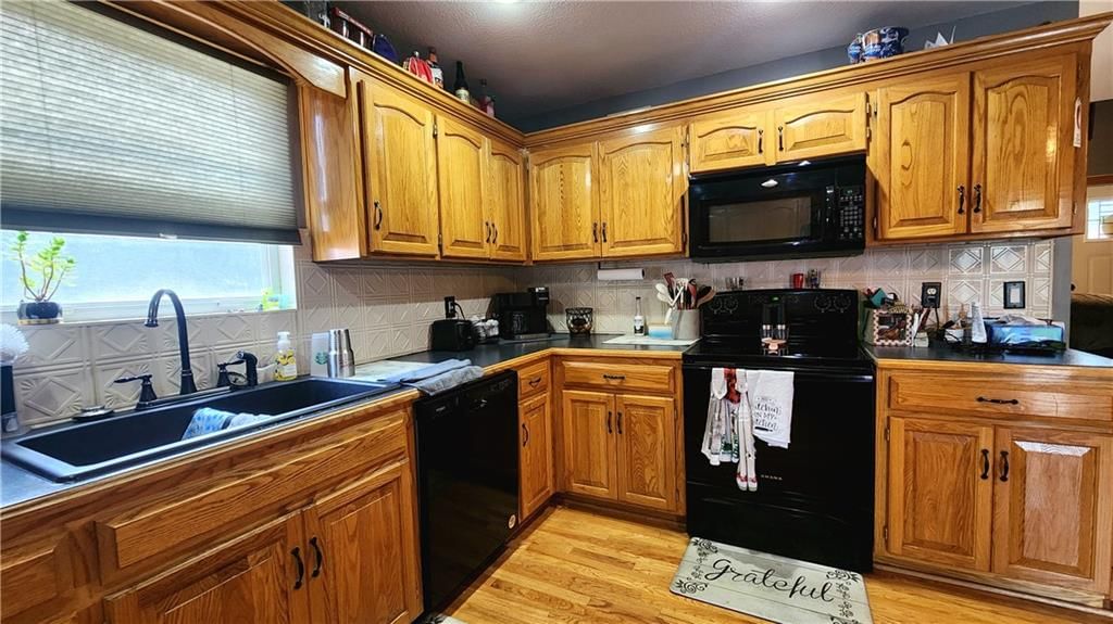 19504 Woodsbury Street — photo 13