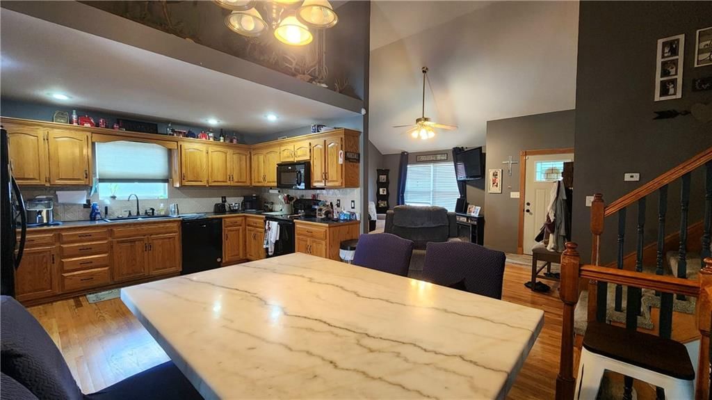 19504 Woodsbury Street — photo 14