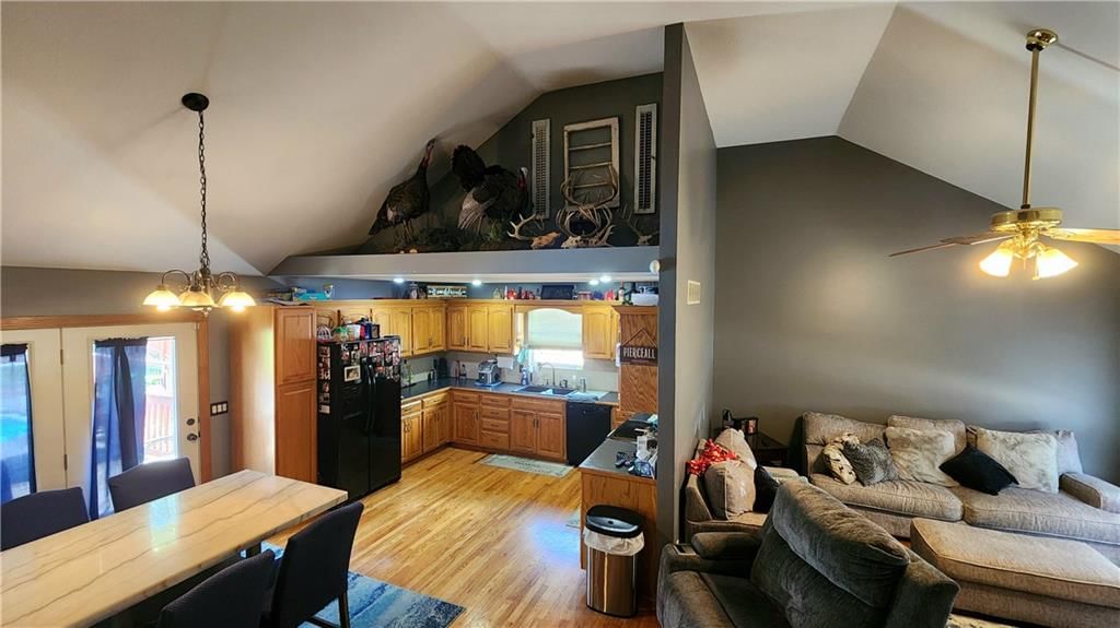 19504 Woodsbury Street — photo 16