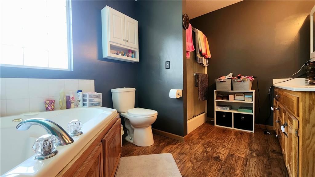 19504 Woodsbury Street — photo 27