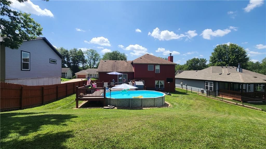 19504 Woodsbury Street — photo 45