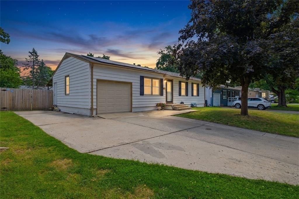 1211 N Cedar Crest Drive — photo 1
