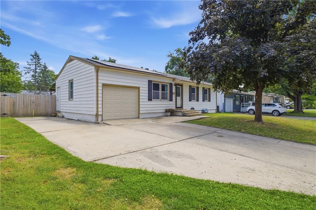 1211 N Cedar Crest Drive — photo 2