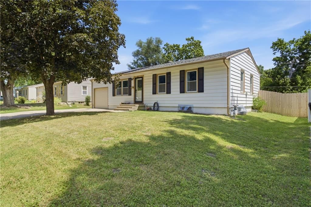 1211 N Cedar Crest Drive — photo 3
