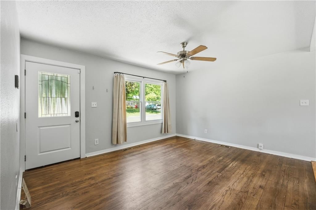 1211 N Cedar Crest Drive — photo 10