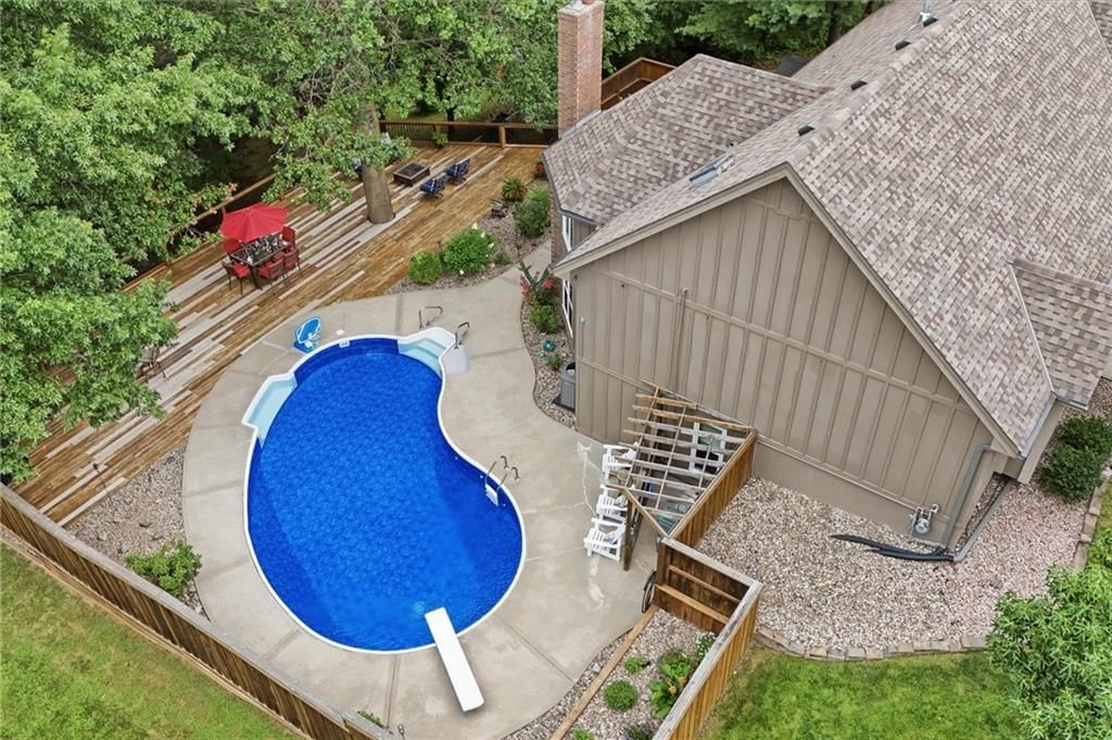 1402 Colony Drive — photo 3