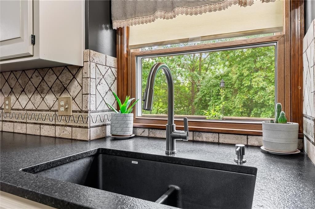 1402 Colony Drive — photo 16