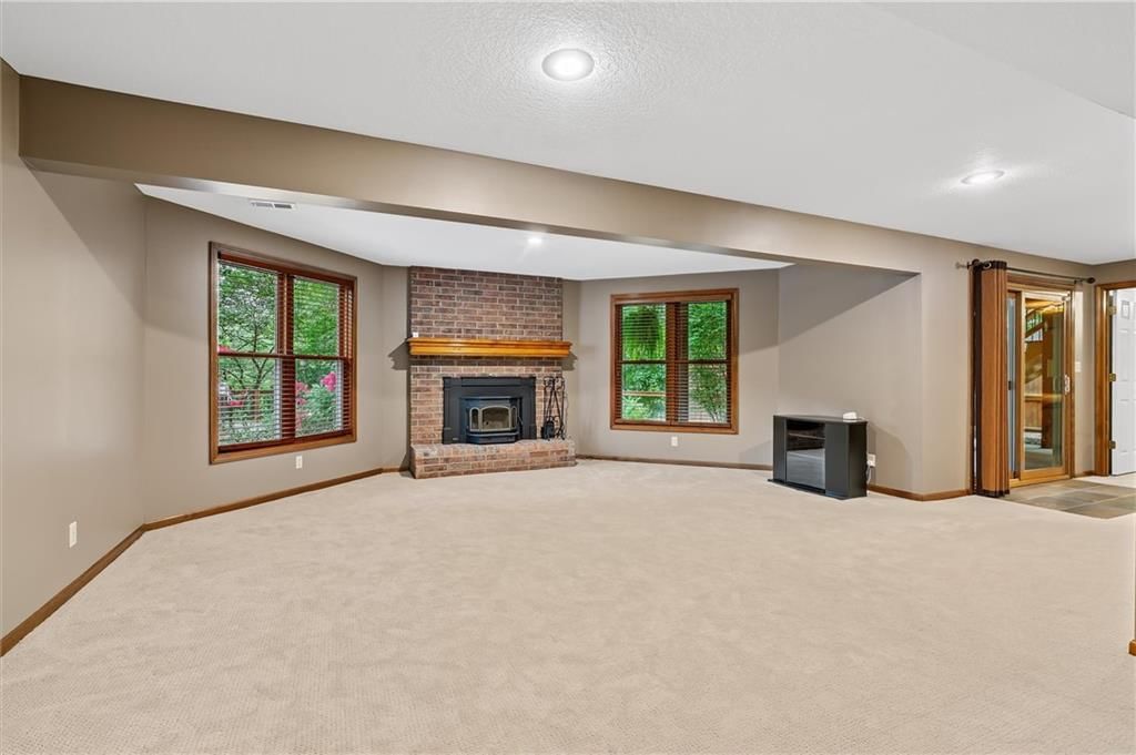 1402 Colony Drive — photo 32