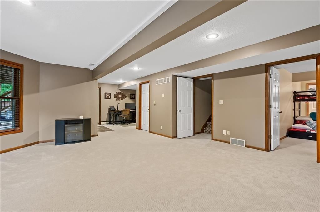1402 Colony Drive — photo 33