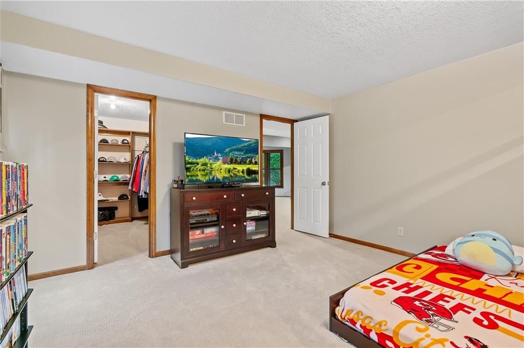 1402 Colony Drive — photo 36