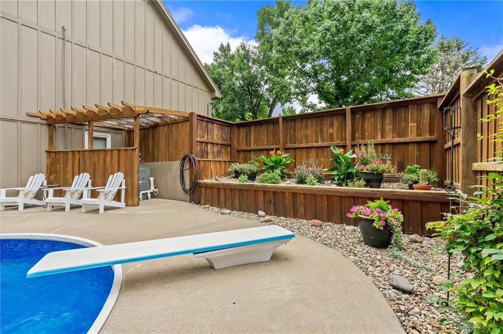1402 Colony Drive — photo 49