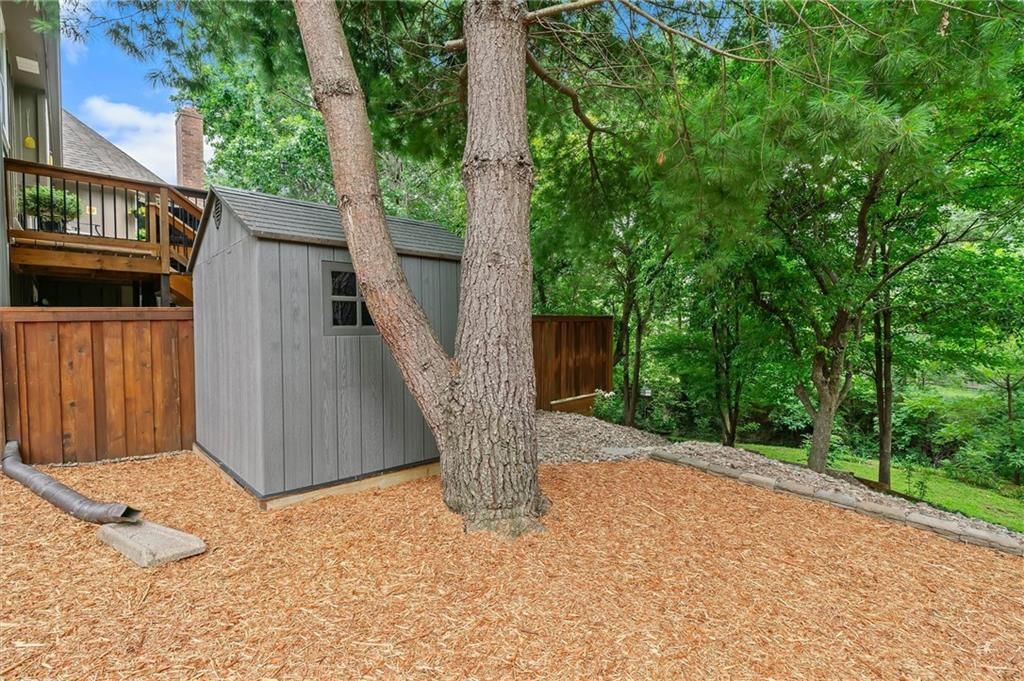 1402 Colony Drive — photo 57