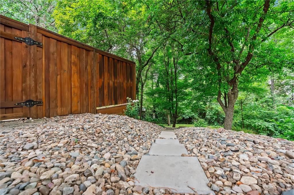 1402 Colony Drive — photo 58