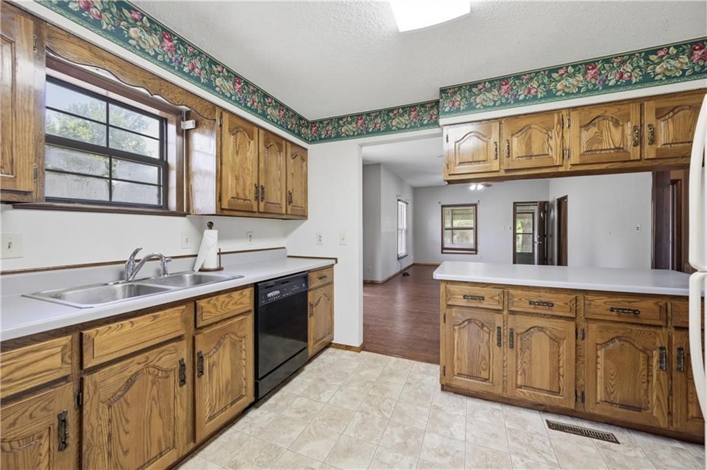 1918 Park Avenue — photo 14