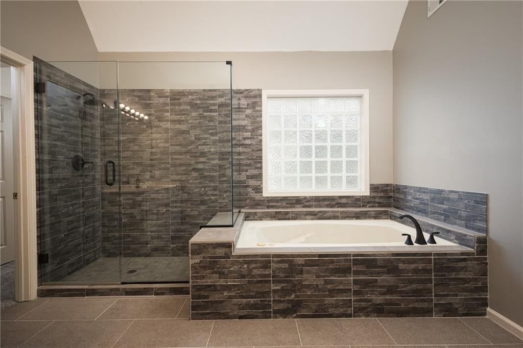 2412 SW Winterwood Court — photo 18