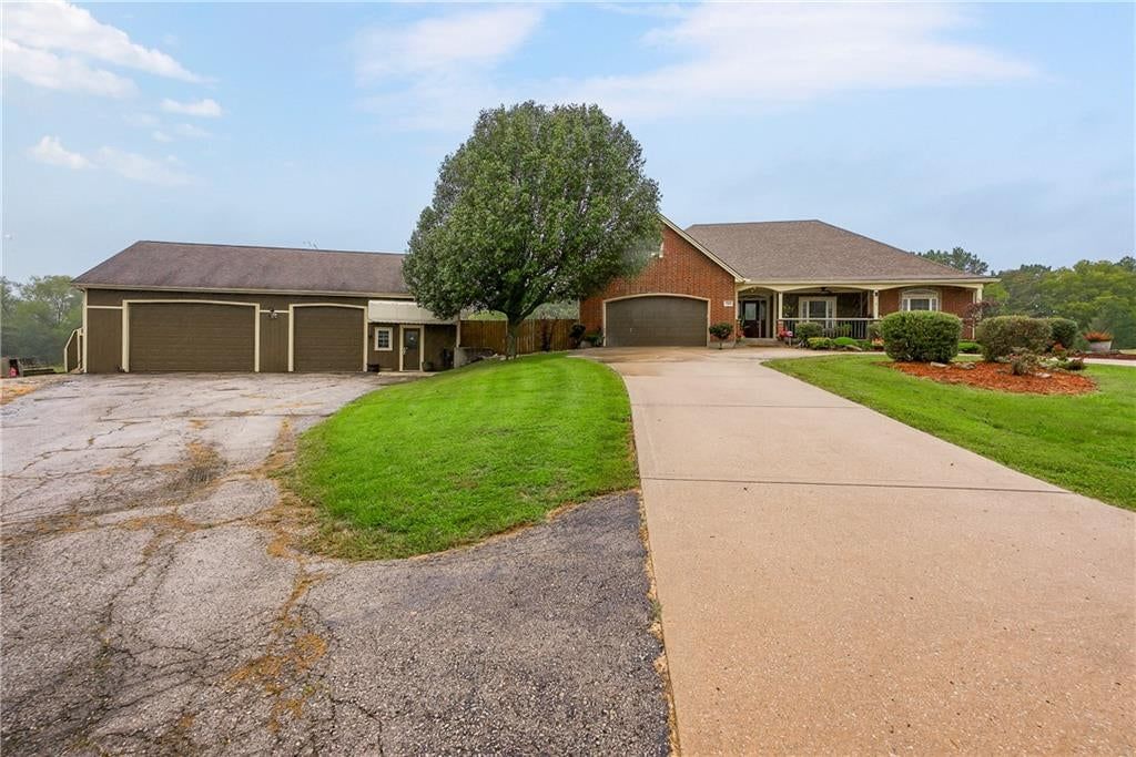 7514 S Buckner Tarsney Road, Grain Valley, MO: listing photo 2