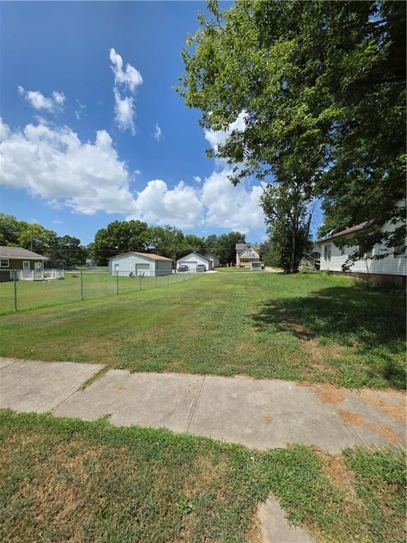 409 S 9th Street — photo 2