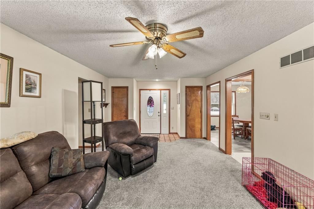 402 E 16th Street Circle — photo 11