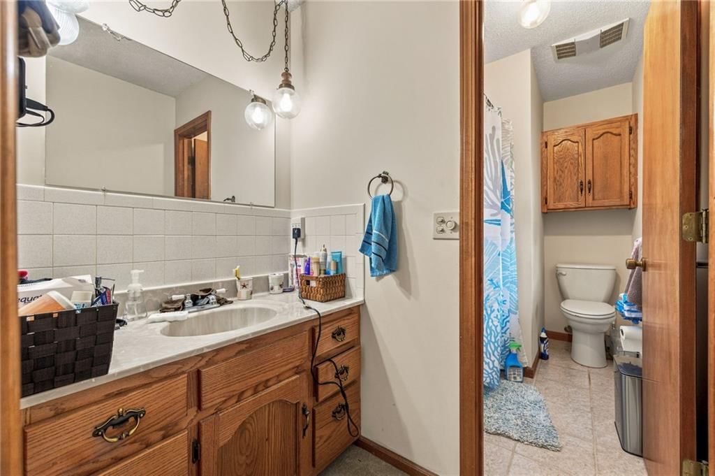 402 E 16th Street Circle — photo 32