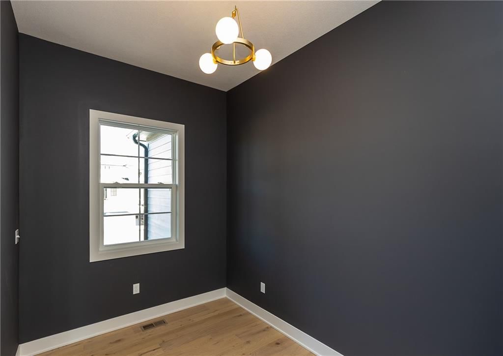18504 Windsor Street — photo 9